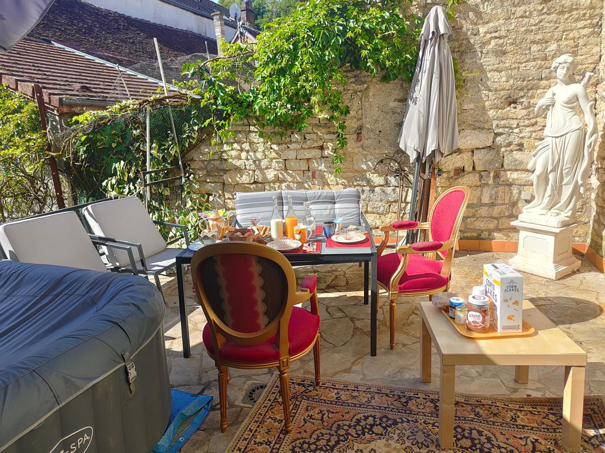 La Taniere Des Tanneries Bed and Breakfast Tonnerre Exteriör bild